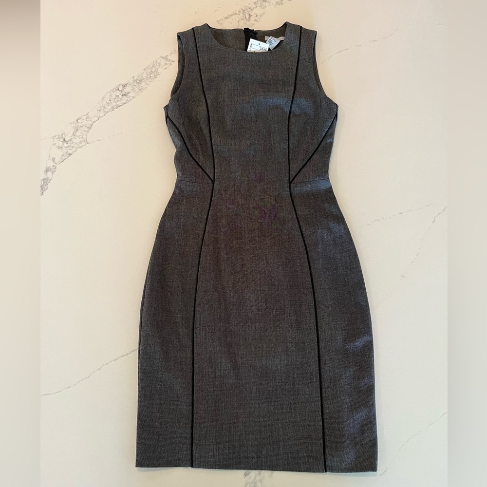 H&M Professional/Corporate Grey Dress
Size: 4
Brand new, never worn (with tags)